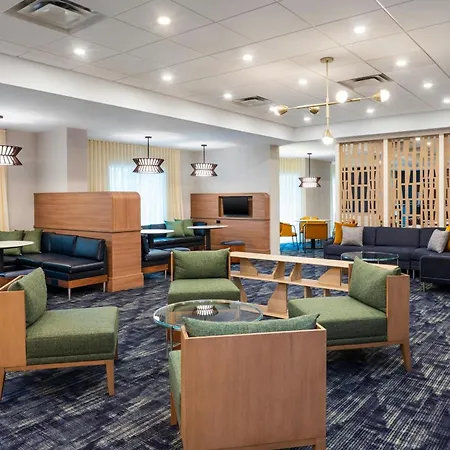 Courtyard By Marriott Toronto Airport-3