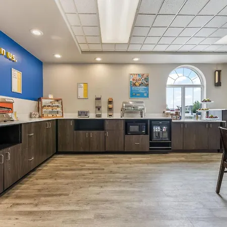 Days Inn & Suites By Wyndham Thunder Bay-3