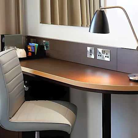 Premier Inn London Canary Wharf-3