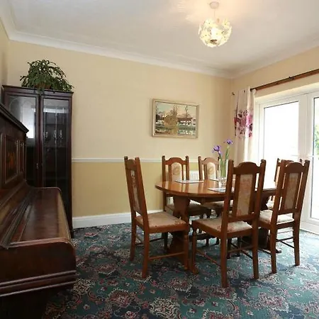 Bournemouth Holiday Home-2