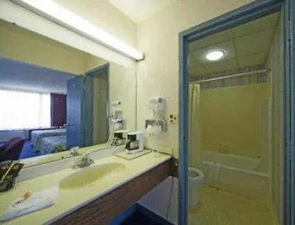 Express Airport Inn-3