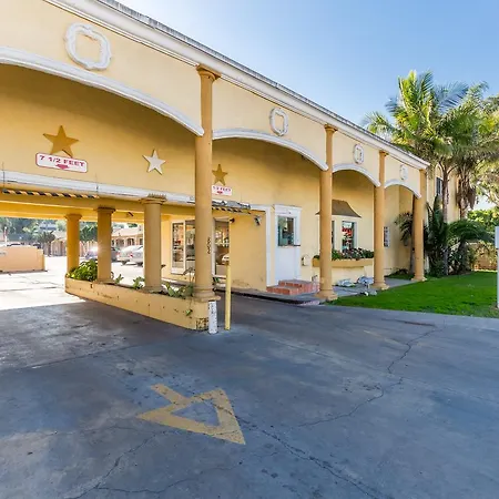 Colonial Pool & Spa Motel-2