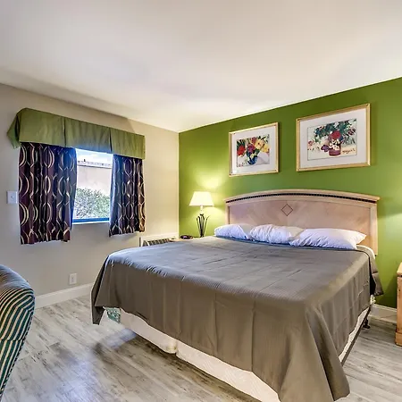 Beachcomber Inn & Suites-2