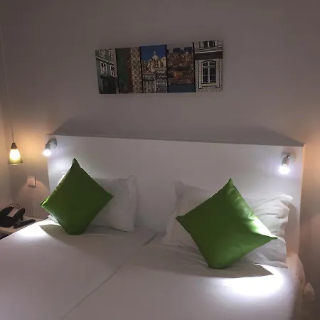 Golden Tram 242 Suites & Hostel-2