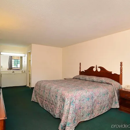 Rodeway Inn-3