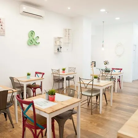 Hotel Smile & Co Hostal Boutique-3