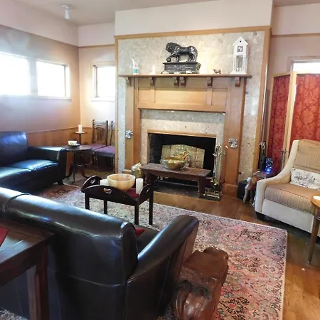 Bacon Mansion Bed And Breakfast-2