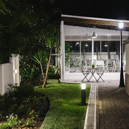 4U Lisbon VI Guesthouse Airport-3
