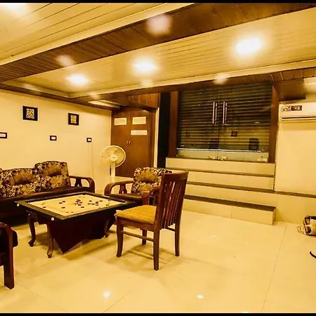 Qubestay Airport Capsule Hotel & Hostel-2