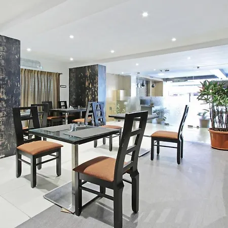 Itsy Hotels Jansi Residency-3