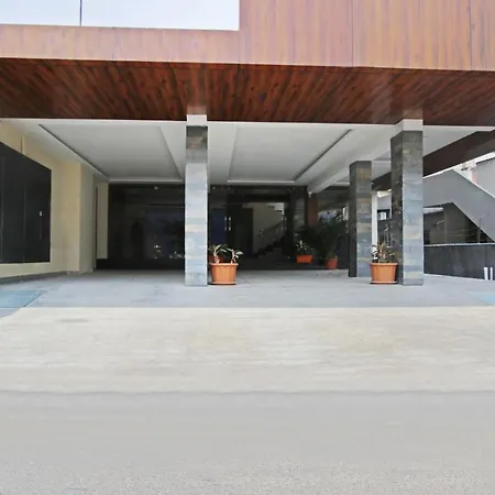 Itsy Hotels Jansi Residency-2