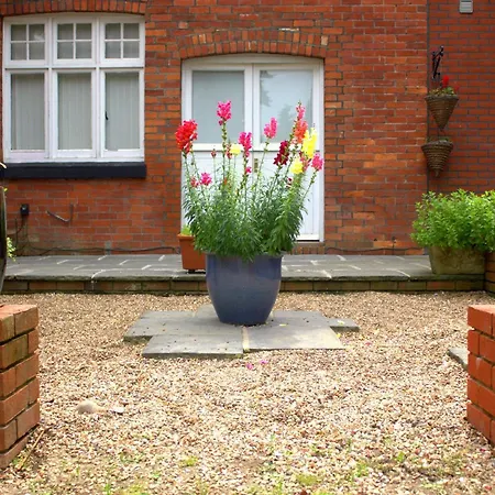 Gatwick Turret Guest House-2