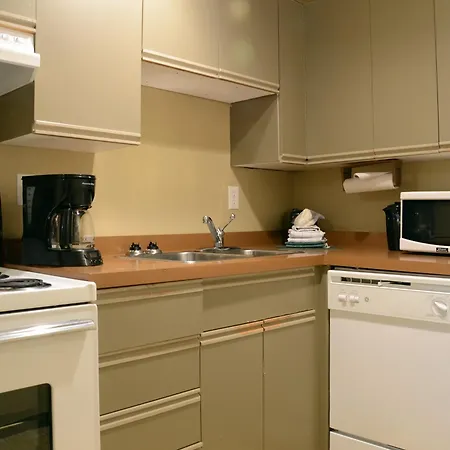 Rosellen Suites At Stanley Park-3