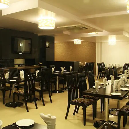 Oyo 2037 Hotel Manor-3