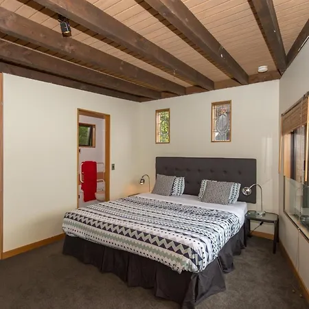 Crows Nest - Queenstown Holiday Home-3