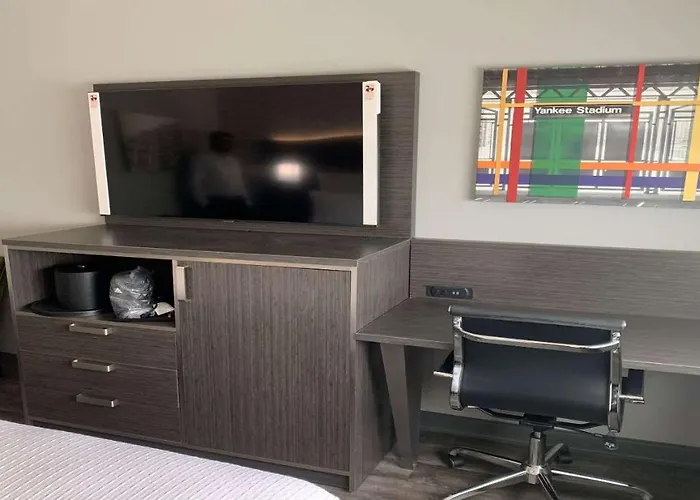 Best Western Plus City Line Hotel New York