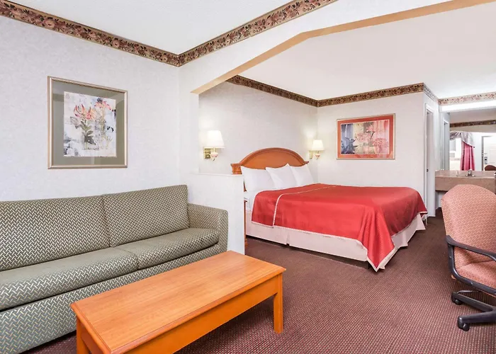 Regency Inn & Suites-Hamilton Place Chattanooga