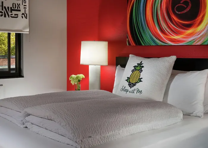 Staypineapple, Hotel Five, Downtown Seattle