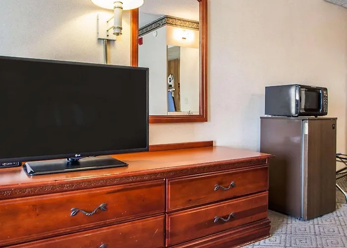 Rodeway Inn & Suites Milwaukee Airport