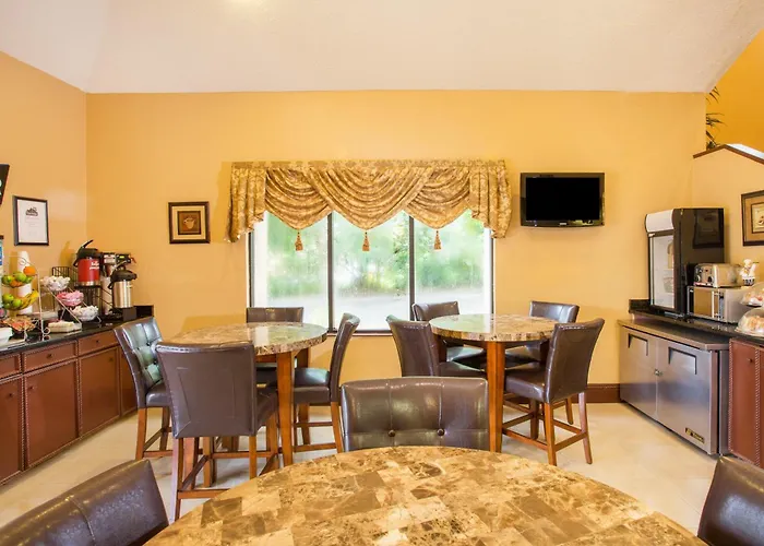 Travelodge By Wyndham Fort Myers Airport Gateway