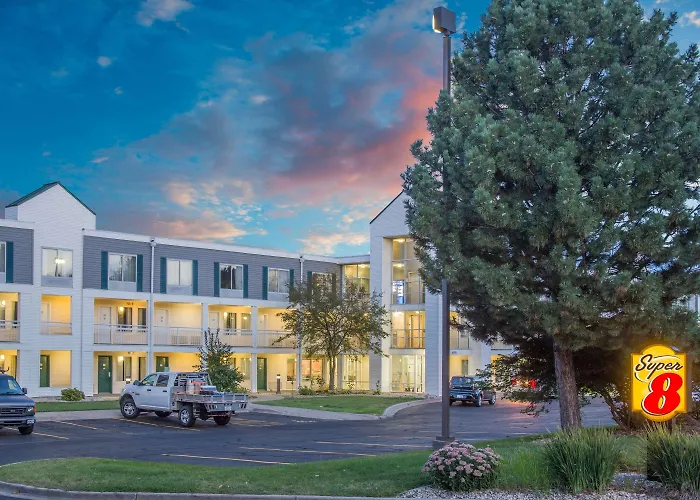 Super 8 By Wyndham Madison East Hotel