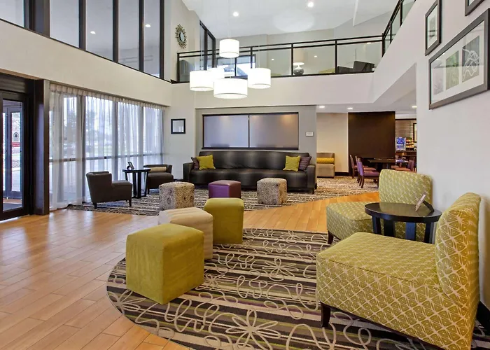 La Quinta Inn & Suites By Wyndham Detroit Metro Airport Romulus