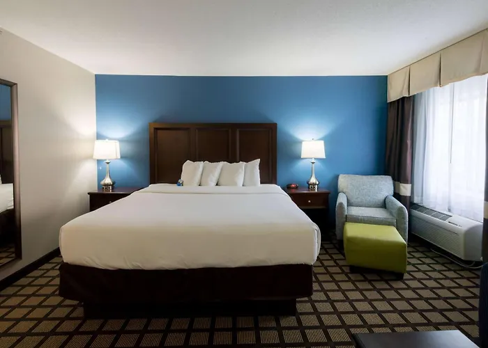 Baymont By Wyndham Detroit Airport/Romulus Hotel