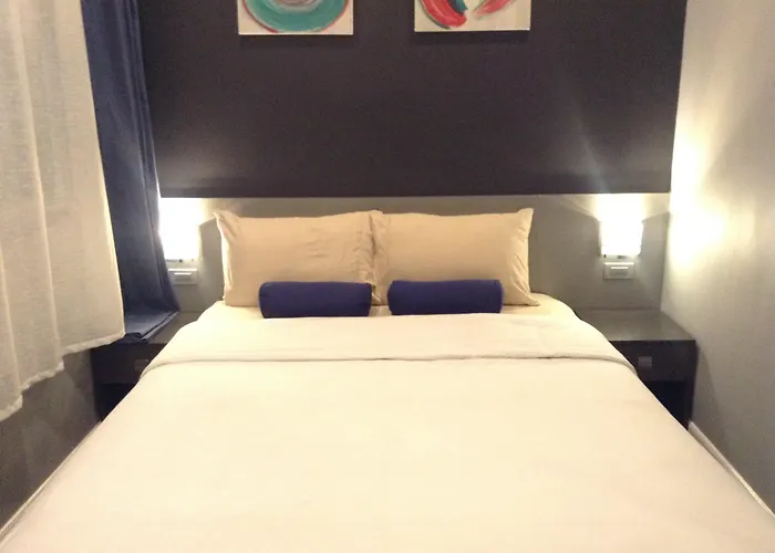 Li Nakpil Hotel Manila