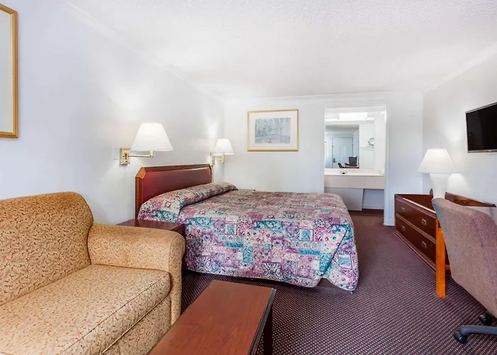Knights Inn - Columbia