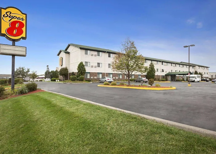 Super 8 By Wyndham Milwaukee Airport Hotel