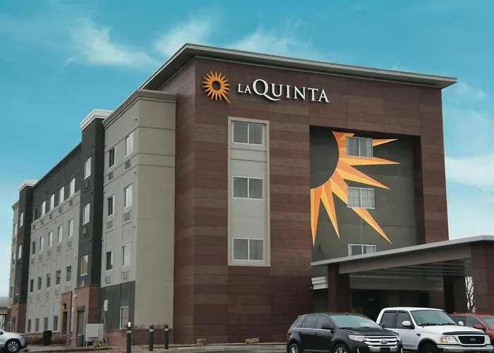 La Quinta By Wyndham Wichita Airport Hotel