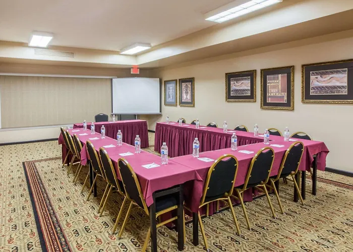Hotels near Bloomington Airport