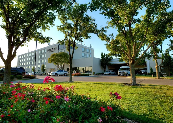 Doubletree By Hilton Wichita Airport Hotel
