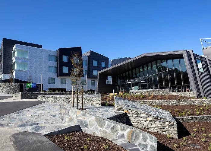 Holiday Inn Express & Suites Queenstown By Ihg