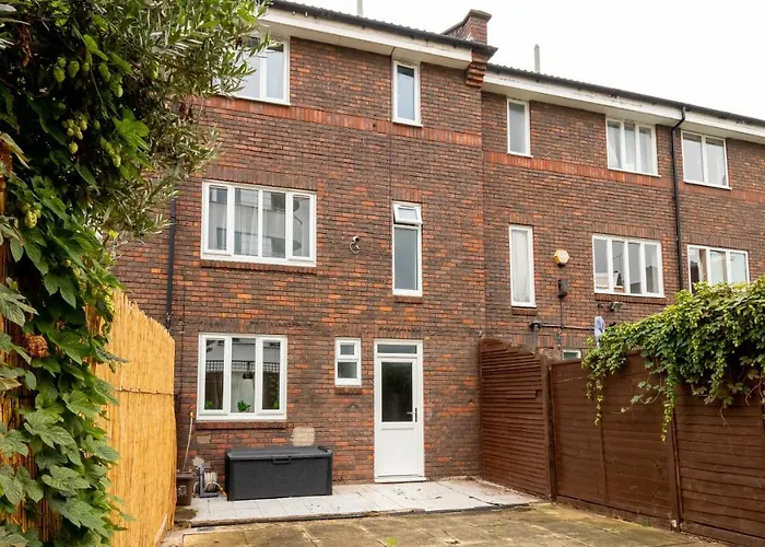 London Bridge 3 Bedroom House With Reception Room, Office And Private Garden