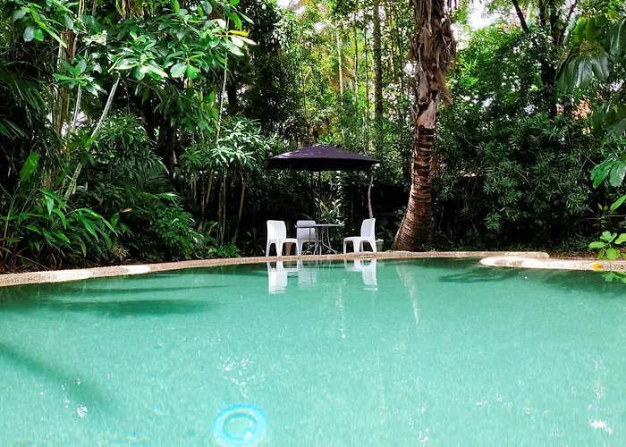 Travellers Paradise Cairns