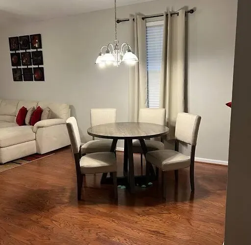 Cheerful 3 Bedroom, Close To Downtown And Arena!!! Savannah