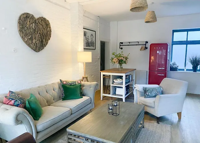 The Coach House - Bournemouth Villa
