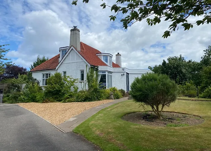 Gorgeous Family Home 15 Mins From City Centre Edinburgh