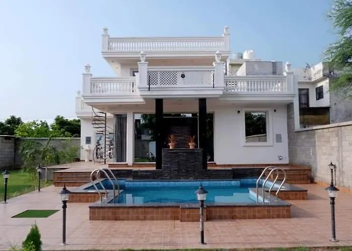 Greystone Villa, Swiming Pool , Bbq , Big Garden, Pool Table, Party Speaker, Bathtub, Kitchen, 15Mins To Golden Temple Amritsar