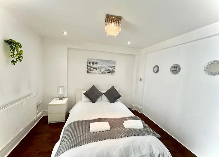 Canary Wharf Holiday Rooms London