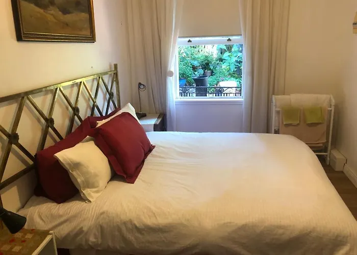 Historic Secluded Garden Cottage Sydney