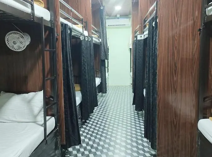 Vakola Dormitory Ac Beds Mumbai