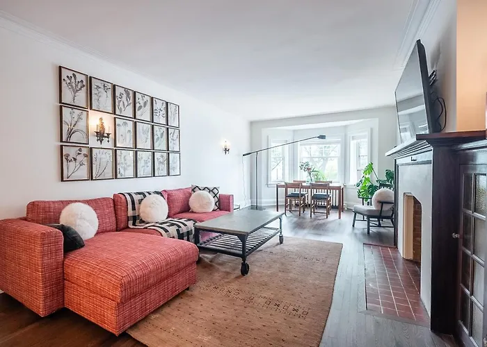 Beautiful And Spacious Luxury Home Toronto