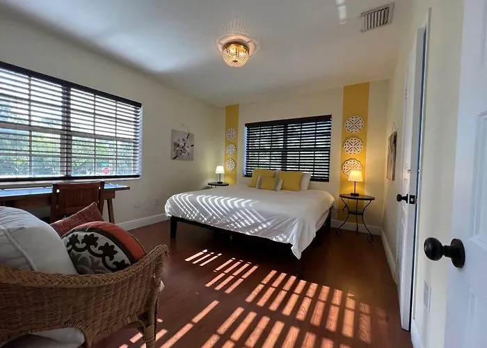 Villa Rustica 5 Bedroom 3 Bath With Pool Next To River 1800 Miami