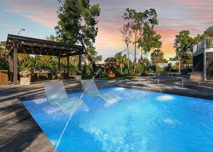 Round Beach House W Pool Naples