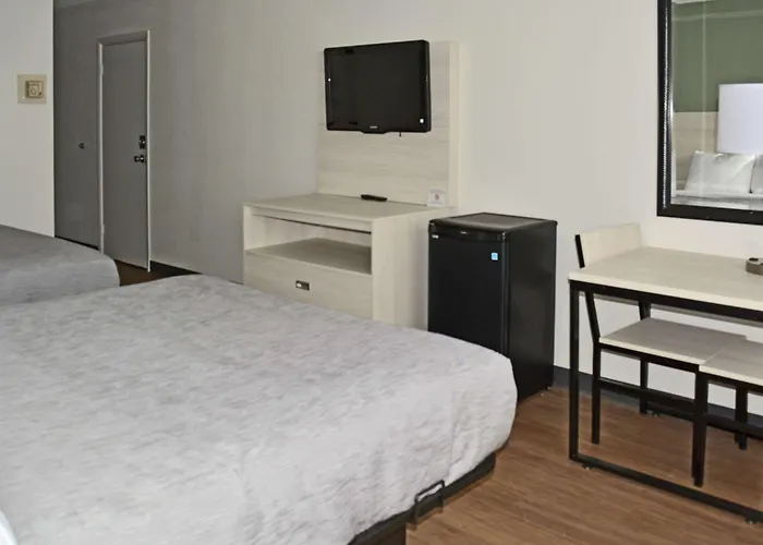 Quality Inn & Suites Syracuse - Carrier Circle East Syracuse