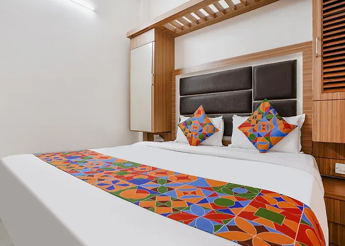 Fabexpress Shanti Inn - Nr Vijay Mamta Theatre, Nashik Road