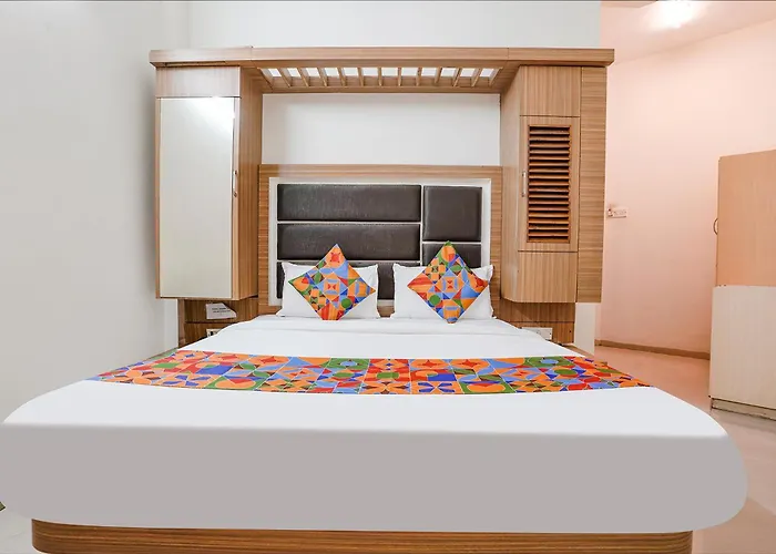 Fabexpress Shanti Inn - Nr Vijay Mamta Theatre, Nashik Road