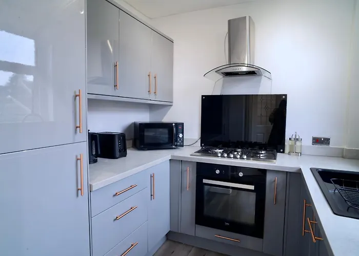 Modern 2 Bedroom Home In Edinburgh Free Parking
